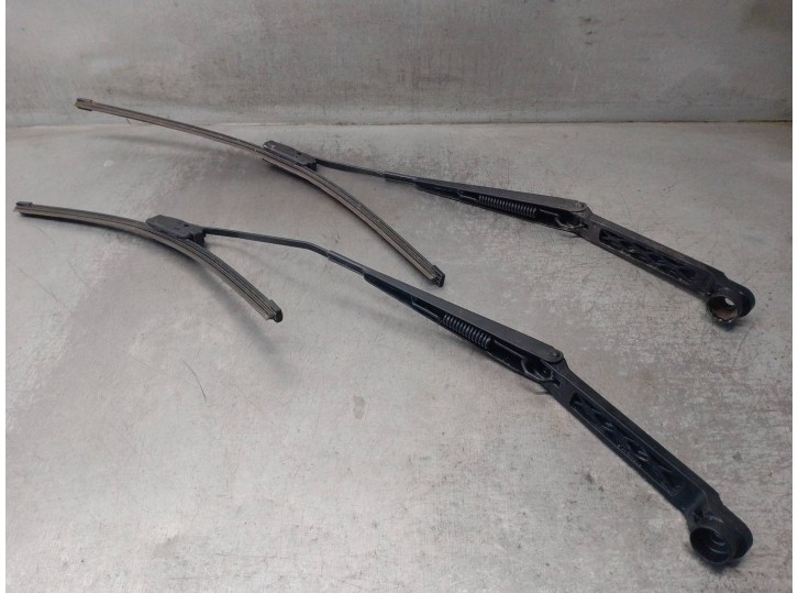 Recambio de brazo limpia delantero derecho para audi a6 berlina (4b2) 2.4 v6 30v cat (bdv) referencia OEM IAM 4B1955408A 