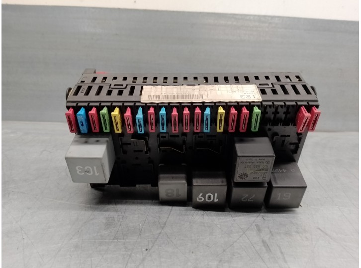 Recambio de caja reles / fusibles para seat ibiza (6k) 1.9 tdi referencia OEM IAM 68456005249 