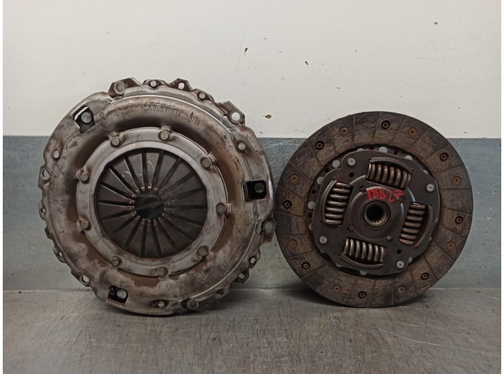 Recambio de kit embrague para citroën xsara berlina 2.0 hdi referencia OEM IAM 2050R0  