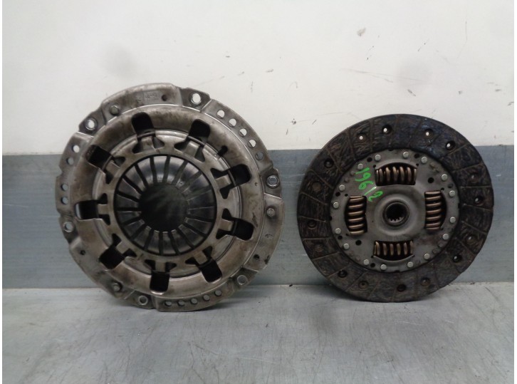 Replacement clutch kit for Opel Combo (Corsa C) 1.7 16V DTI CAT (Y 17 DT / LR6) OEM IAM reference 321008710 121008910 LUK
