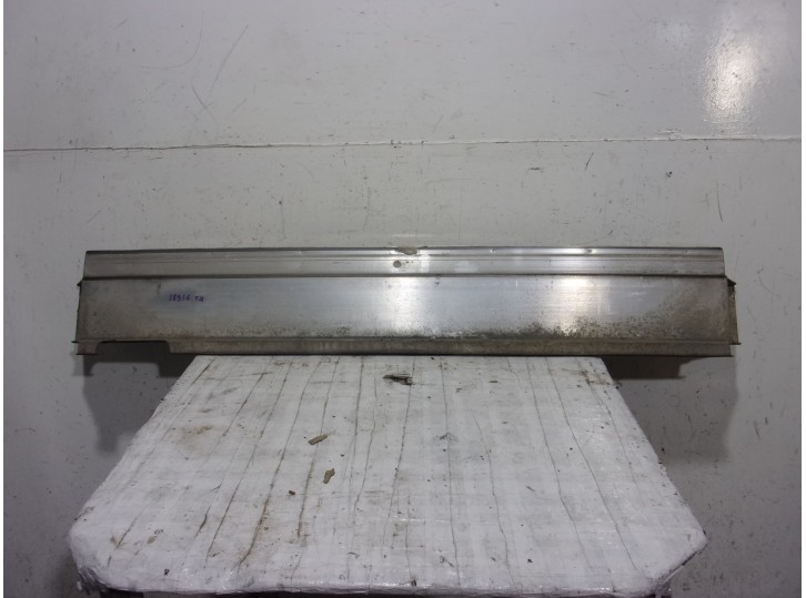 Replacement rear bumper reinforcement for Volvo Series 850 2.3 20V Turbo CAT OEM IAM reference 9133633 ALUMINIUM 4 DOORS