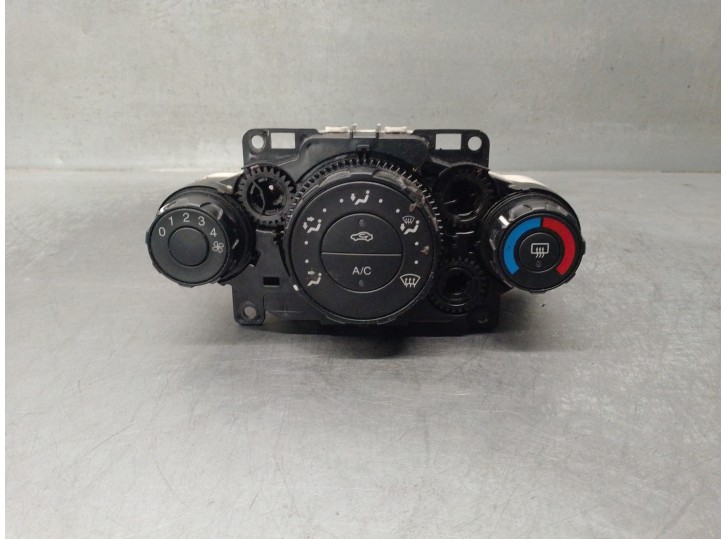 Recambio de mando calefaccion / aire acondicionado para ford fiesta (cb1) 1.25 16v cat referencia OEM IAM 8A6118549 