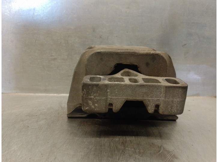 Replacement left engine mount for Volkswagen Bora saloon (1J2) 1.9 TDI OEM IAM reference 1K0199555 1K0199555 