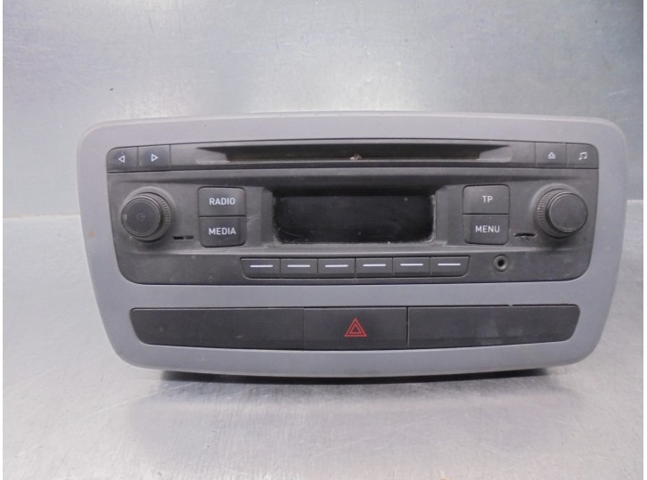 Replacement audio system / CD radio for Seat Ibiza (6J5) 1.2 TDI OEM IAM reference 6J0035156AZ 
