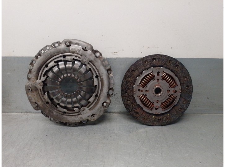 Recambio de kit embrague para dacia sandero ii 1.5 blue dci diesel fap cat referencia OEM IAM 302105024R  