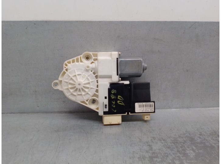 Replacement front right window regulator motor for Citroën C4 Coupe 1.6 16V CAT (NFU / TU5JP4) OEM IAM reference 996388100 20 