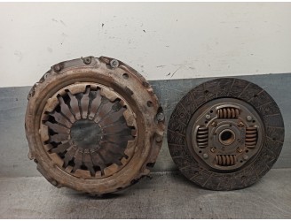 Recambio de kit embrague para renault megane ii berlina 5p 1.6 16v referencia OEM IAM 8200135290 VALEO