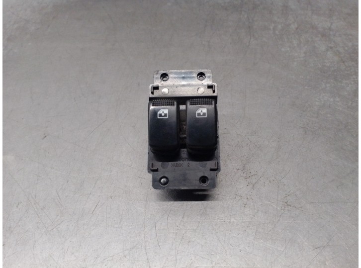 Recambio de mando elevalunas delantero izquierdo para hyundai i10 1.2 cat referencia OEM IAM 202007107 
