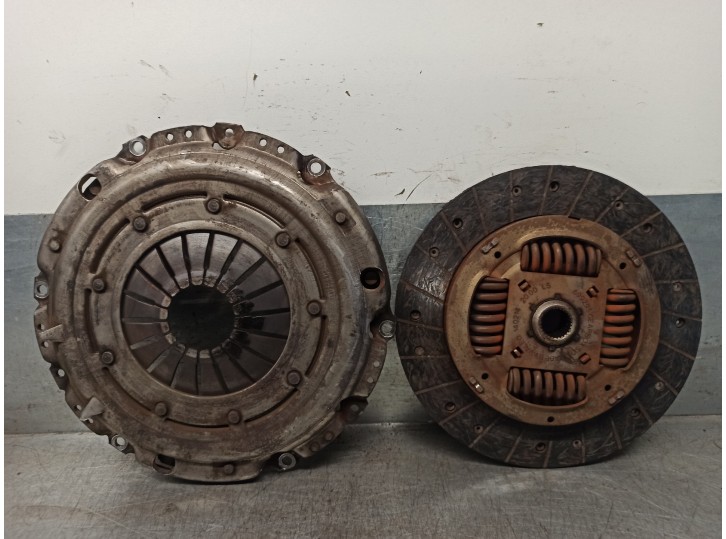 Replacement clutch kit for Seat Leon (1M1) 1.9 TDI OEM IAM reference 038141025P 