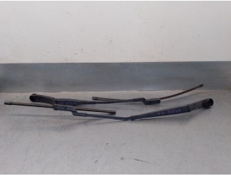 Recambio de brazo limpia delantero derecho para hyundai i30 1.4 cat referencia OEM IAM 983212L000 983112L000 