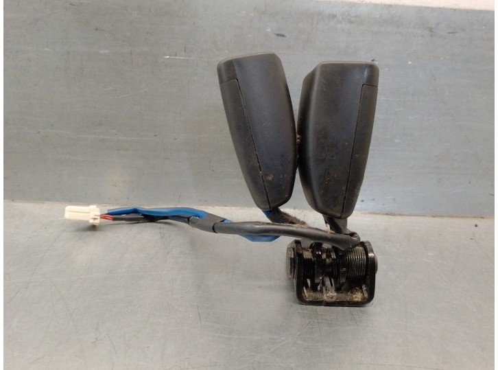 Recambio de enganche cinturon para hyundai i30 1.4 cat referencia OEM IAM 898302R000WK TRAS CENT + IZQ 4 PINES - 5 PUERTAS