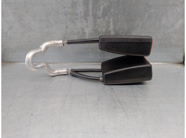 Recambio de enganche cinturon para skoda fabia (6y2/6y3) 1.4 referencia OEM IAM 6Y0857488  