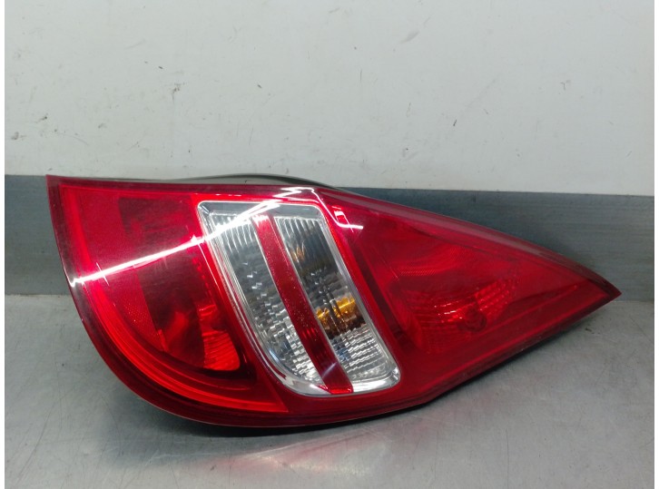 Recambio de piloto trasero derecho para hyundai i30 1.4 cat referencia OEM IAM 924022R010  5 PUERTAS