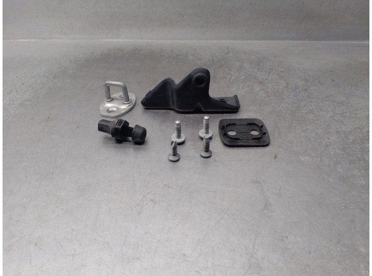 Recambio de bisagra porton para mercedes-benz clase v (w447) referencia OEM IAM A4477400814 A4477400132 