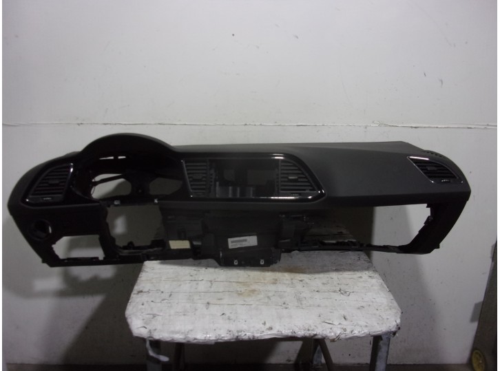 Recambio de salpicadero para seat leon st (5f8) 1.6 tdi referencia OEM IAM 5F1857003M NEGRO 