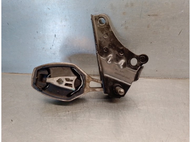 Replacement engine mount for Citroën C3 III (SX) 1.2 VTi 82 OEM IAM reference 9810221880 9815650580 