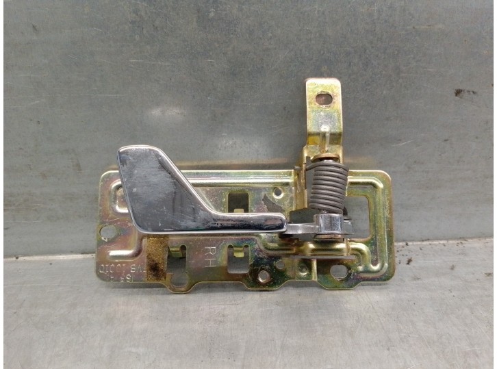 Replacement right front interior door handle for MG 800 series (RS) 2.0 16V CAT OEM IAM reference FVB10010 4 DOORS