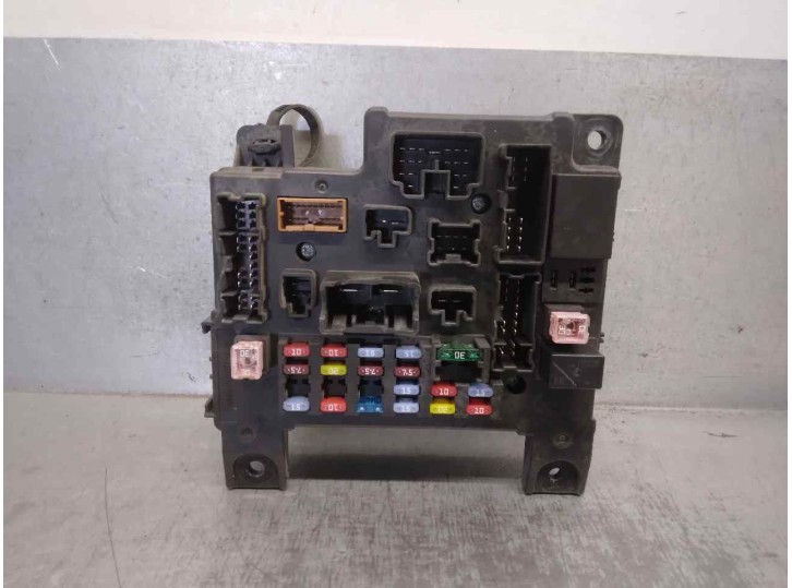 Recambio de caja reles / fusibles para mitsubishi outlander (cw0) 2.0 di-d cat referencia OEM IAM 8637A313  