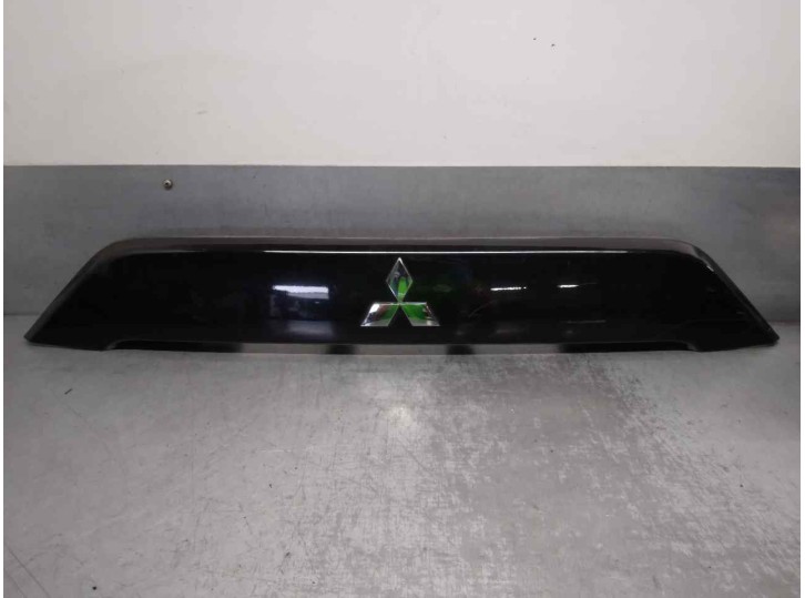 Recambio de molduras traseras para mitsubishi outlander (cw0) 2.0 di-d cat referencia OEM IAM 5817A02277 