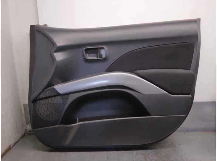 Recambio de guarnecido puerta delantera derecha para mitsubishi outlander (cw0) 2.0 di-d cat referencia OEM IAM 7221A772XA 