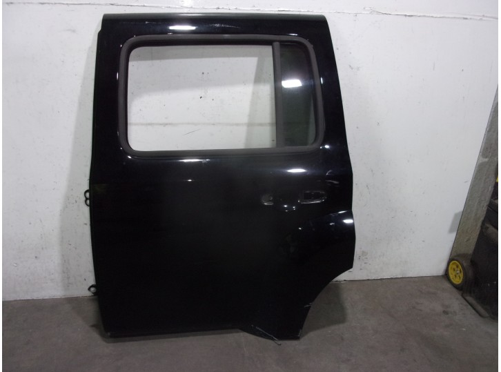 Recambio de puerta trasera izquierda para chevrolet hhr 2.4 16v referencia OEM IAM 20915591 NEGRA 5 PUERTAS