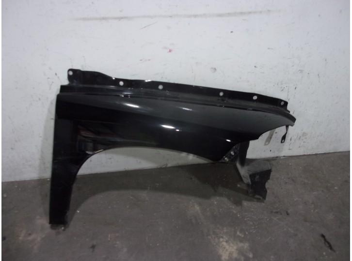 Recambio de aleta delantera derecha para chevrolet hhr 2.4 16v referencia OEM IAM 20919883 NEGRA 