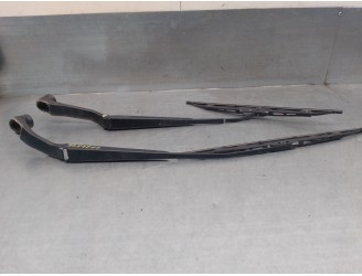 Recambio de brazo limpia delantero derecho para chevrolet hhr 2.4 16v referencia OEM IAM 15807606 15807607 