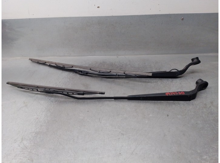 Replacement front right wiper arm for Dodge Caliber 2.0 16V CRD CAT OEM IAM reference 5183259AA RIGHT AND LEFT 