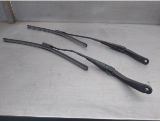 Recambio de brazo limpia delantero derecho para dacia sandero ii 0.9 tce cat referencia OEM IAM 288865045R 288818586R 