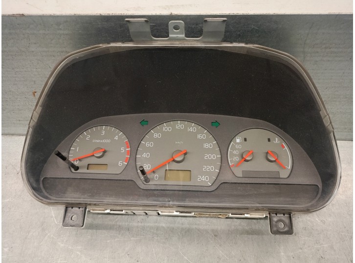 Recambio de cuadro instrumentos para volvo v40 familiar td referencia OEM IAM 30883040B 8251202 
