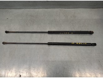 Replacement trunk / tailgate shock absorbers for Volvo V40 estate TD OEM IAM reference 30803472 