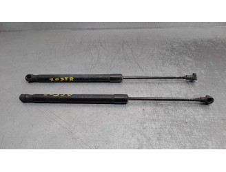 Replacement trunk / tailgate shock absorbers for BMW 1 Series Sedan (E81/E87) 2.0 16V Diesel OEM IAM reference 51247060622 