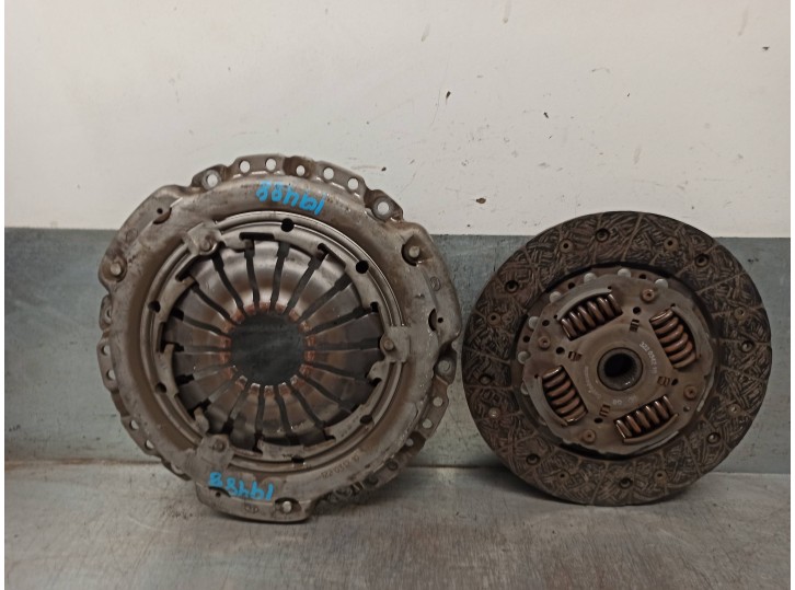 Recambio de kit embrague para dacia logan mcv 1.5 dci diesel cat referencia OEM IAM 302058324R 122031210 LUK