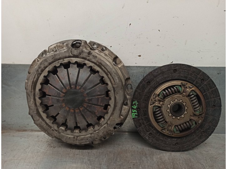 Replacement clutch kit for Toyota Auris 1.6 16V cat OEM IAM reference 3121005120 AISIN