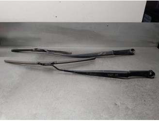 Recambio de brazo limpia delantero derecho para kia sportage 1.7 crdi cat referencia OEM IAM 983103U000 EL PAR DERECHO E IZQ 