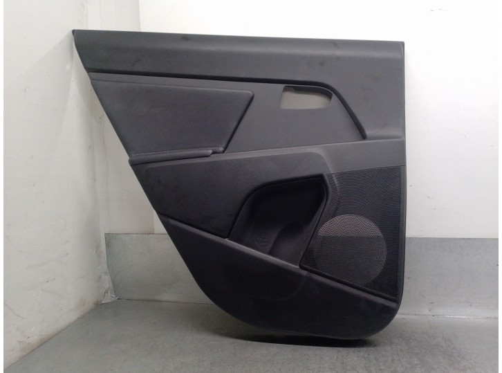 Recambio de guarnecido puerta trasera izquierda para kia sportage 1.7 crdi cat referencia OEM IAM 833073U020XI 5 PUERTAS