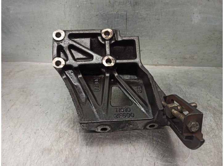 Recambio de soporte alternador para nissan primera berlina (p11) 2.0 turbodiesel cat referencia OEM IAM 113322F600  