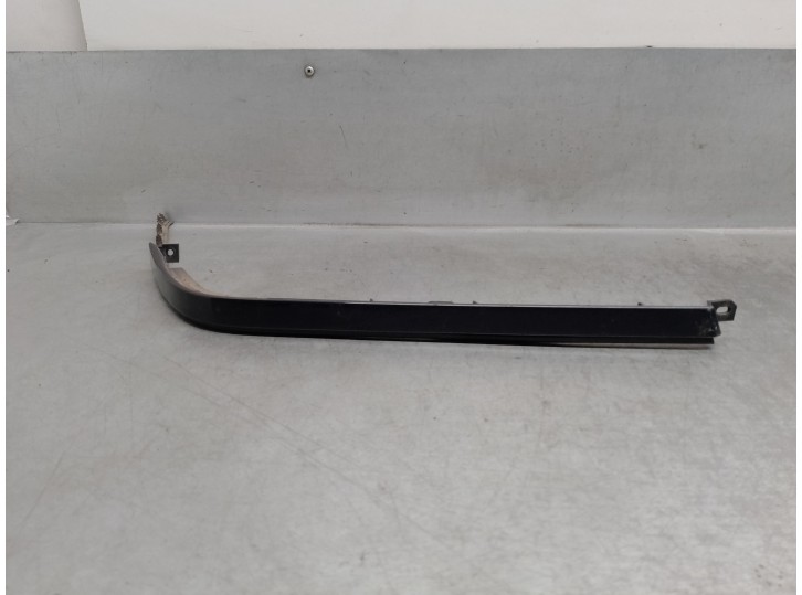 Recambio de molduras delanteras para mercedes-benz clase c (w202) berlina 2.5 20v turbodiesel cat referencia OEM IAM 2028260877 