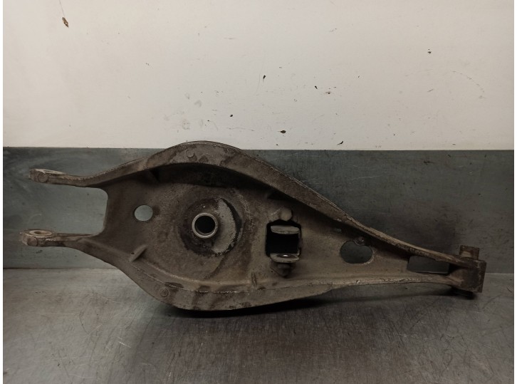 Replacement rear right lower suspension arm for BMW 3 Series saloon (E46) 330xd OEM IAM reference 333210948900 