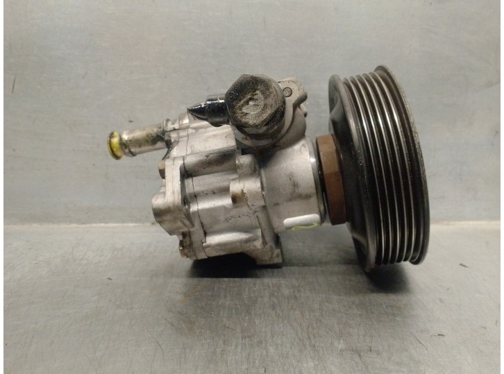 Replacement power steering pump for Volkswagen Polo Berlina (6N1) 1.4 OEM IAM reference 032145157A 032145157A 