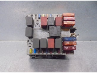 Recambio de caja reles / fusibles para alfa romeo 147 (190) 1.9 jtd 16v distinctive referencia OEM IAM 46558760  