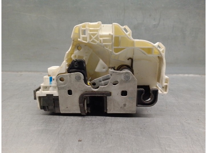 Recambio de cerradura puerta delantera izquierda para dodge journey 2.4 16v referencia OEM IAM P04589693AA 4 PINES 5 PUERTAS