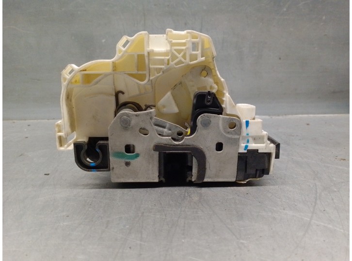 Replacement front right door lock for Dodge Journey 2.4 16v OEM IAM reference P04589694AA 4 PINS 5 DOORS