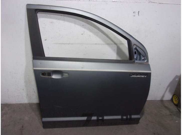 Recambio de puerta delantera derecha para dodge journey 2.4 16v referencia OEM IAM 68040230AB GRIS OSCURO 5 PUERTAS