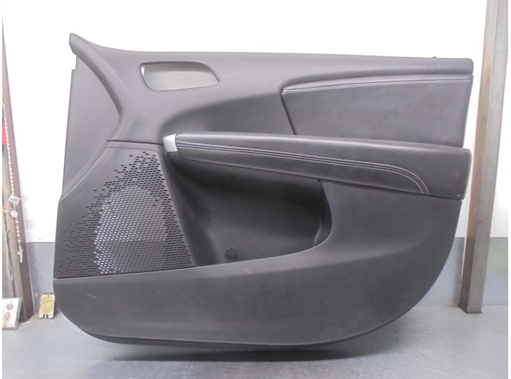 Recambio de guarnecido puerta delantera derecha para dodge journey 2.4 16v referencia OEM IAM 1QF241XBAF 