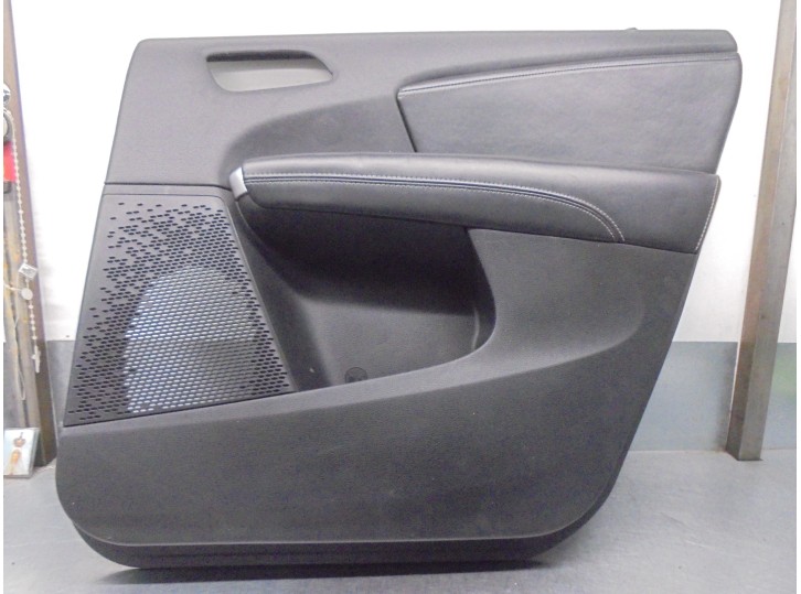 Recambio de guarnecido puerta trasera derecha para dodge journey 2.4 16v referencia OEM IAM 1QF261XBAF 