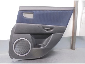 Recambio de guarnecido puerta trasera derecha para mazda 3 berlina (bk) 1.6 cd diesel cat referencia OEM IAM BR2A6853X 5 PUERTA