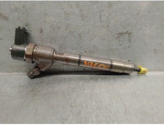 Recambio de inyector para hyundai i30 1.6 crdi cat referencia OEM IAM 338002A900 0445110320 BOSCH