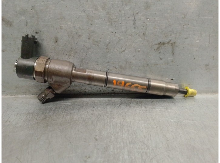 Recambio de inyector para hyundai i30 1.6 crdi cat referencia OEM IAM 338002A900 0445110320 BOSCH