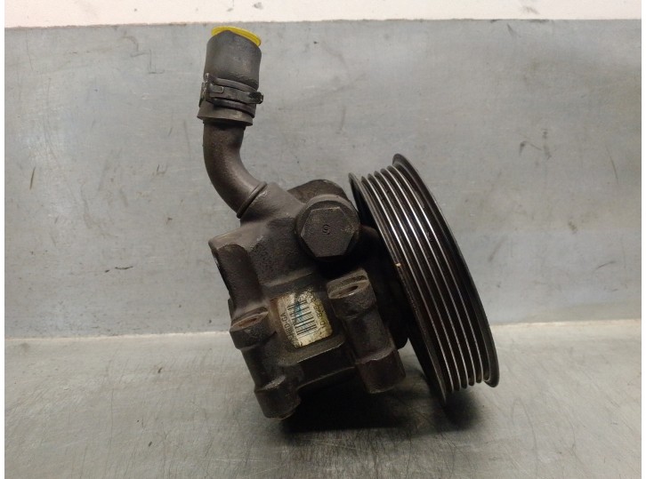 Replacement power steering pump for Ford Focus Saloon (CAK) 1.6 16V CAT OEM IAM reference 4074608 HBDGA 